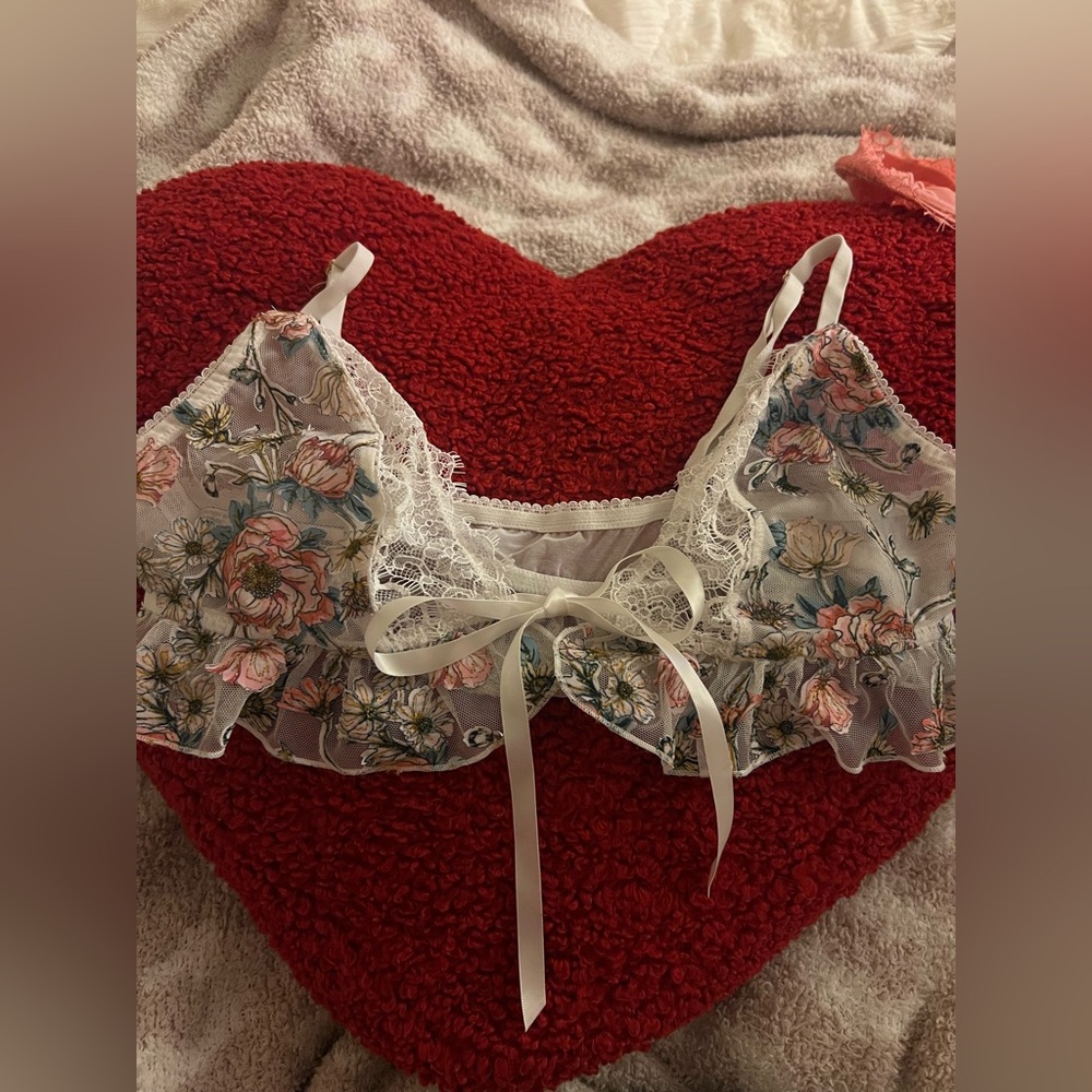 Victoria's Secret Floral Lace Bra with Pink and White Accents